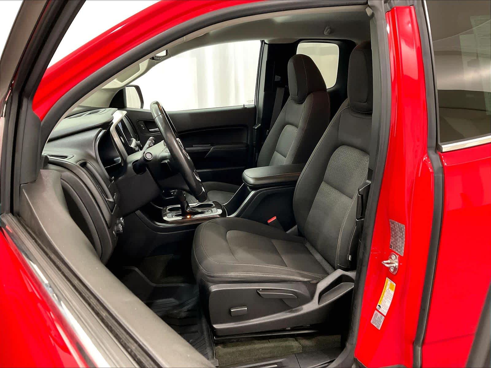 2017 GMC Canyon 4WD SLE - Photo 10