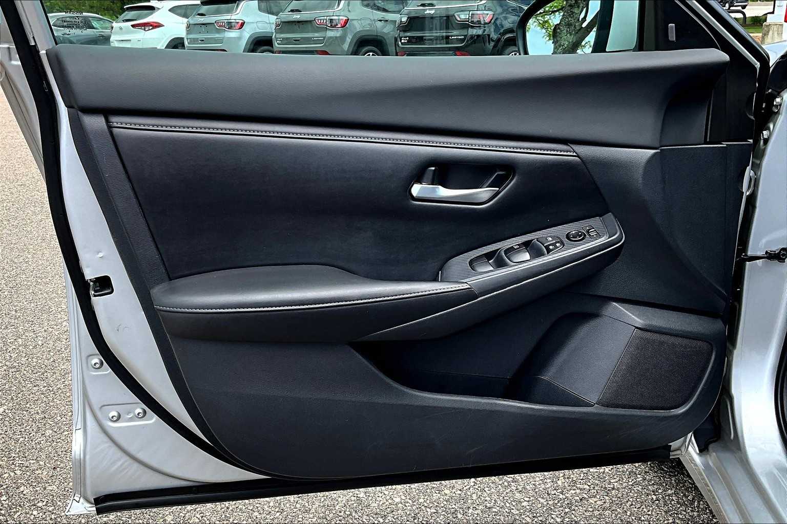 2022 Nissan Sentra SV - Photo 9