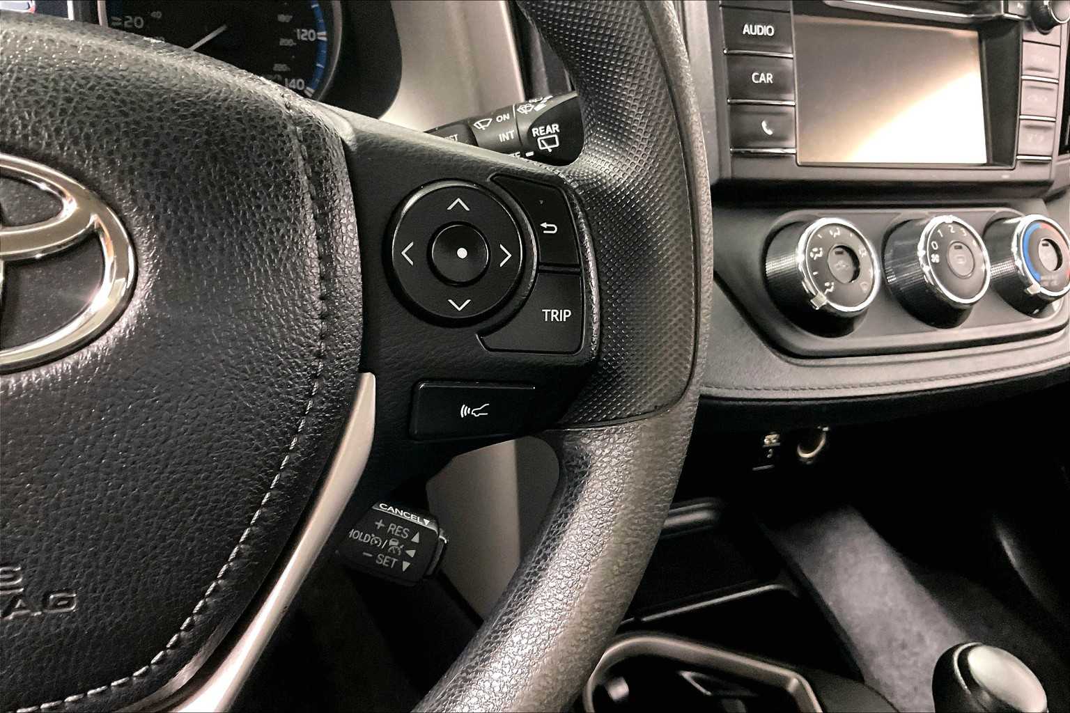 2017 Toyota RAV4 LE - Photo 23