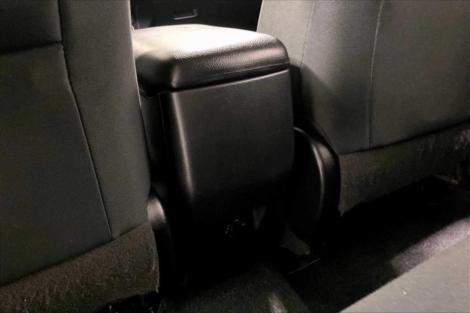 2017 Toyota RAV4 LE - Photo 27