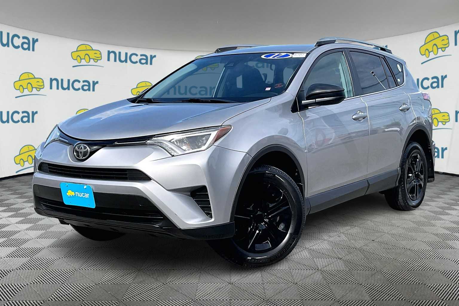 2017 Toyota RAV4 LE - Photo 3