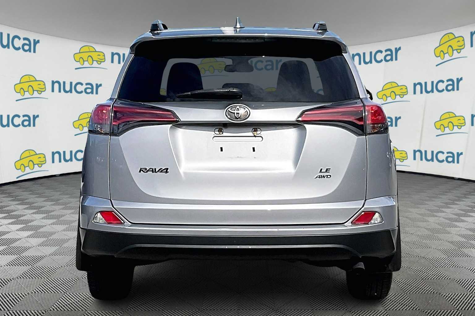 2017 Toyota RAV4 LE - Photo 5
