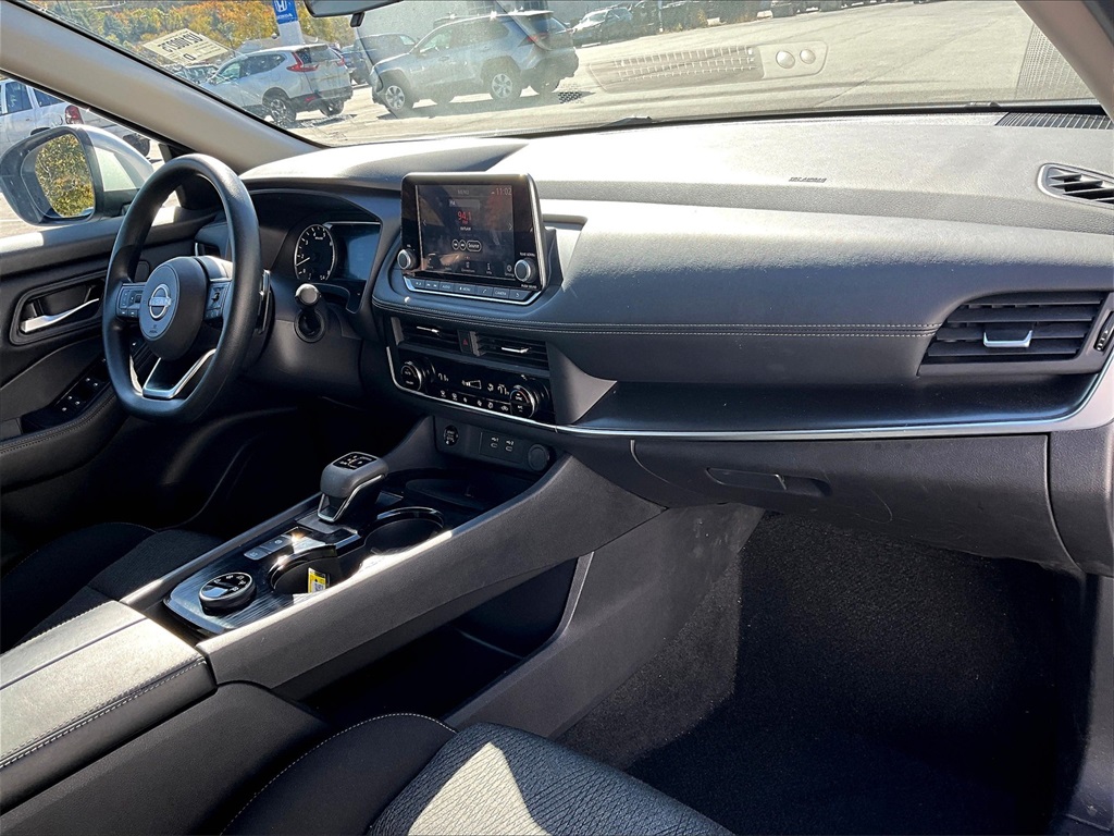 2024 Nissan Rogue SV - Photo 14