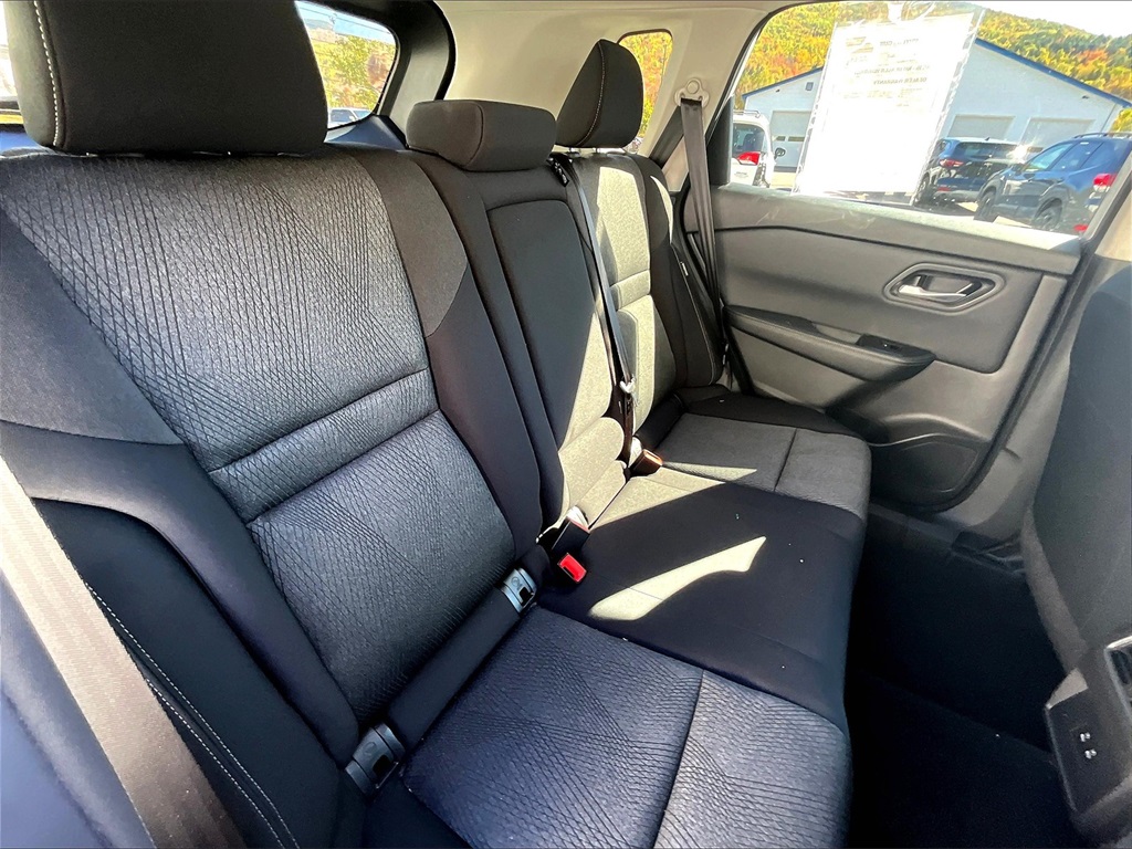 2024 Nissan Rogue SV - Photo 16