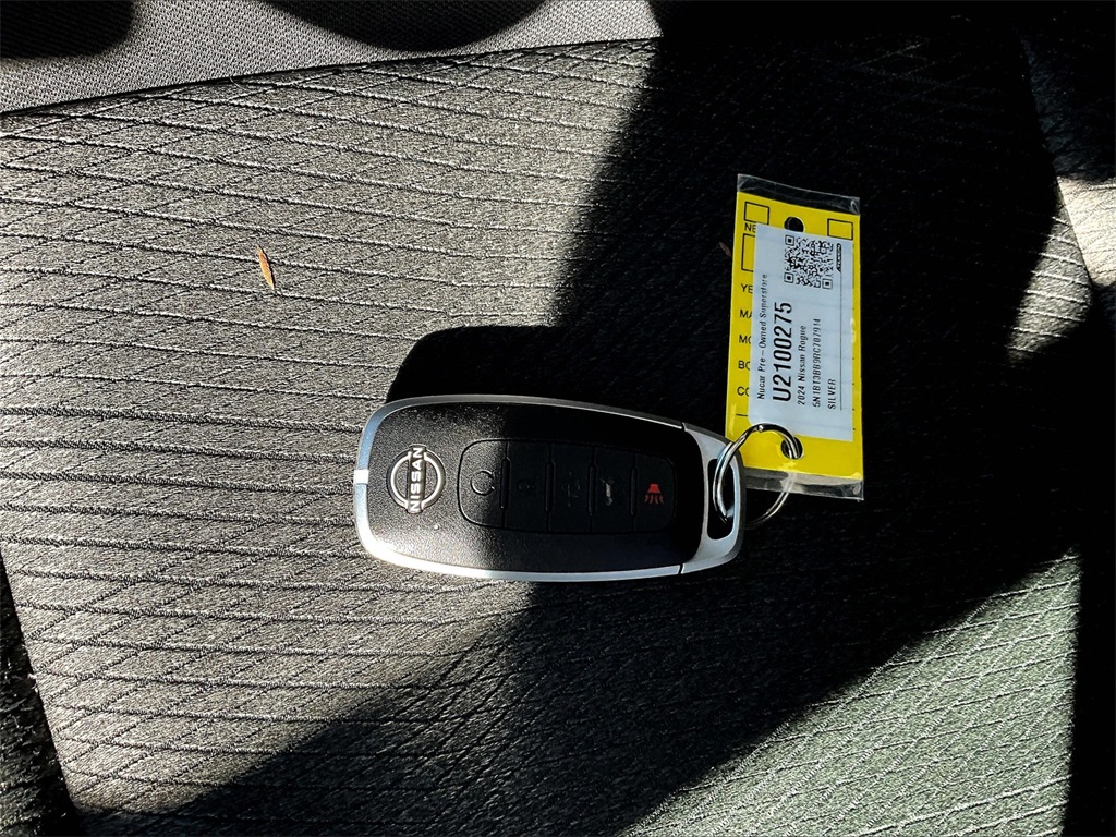 2024 Nissan Rogue SV - Photo 29