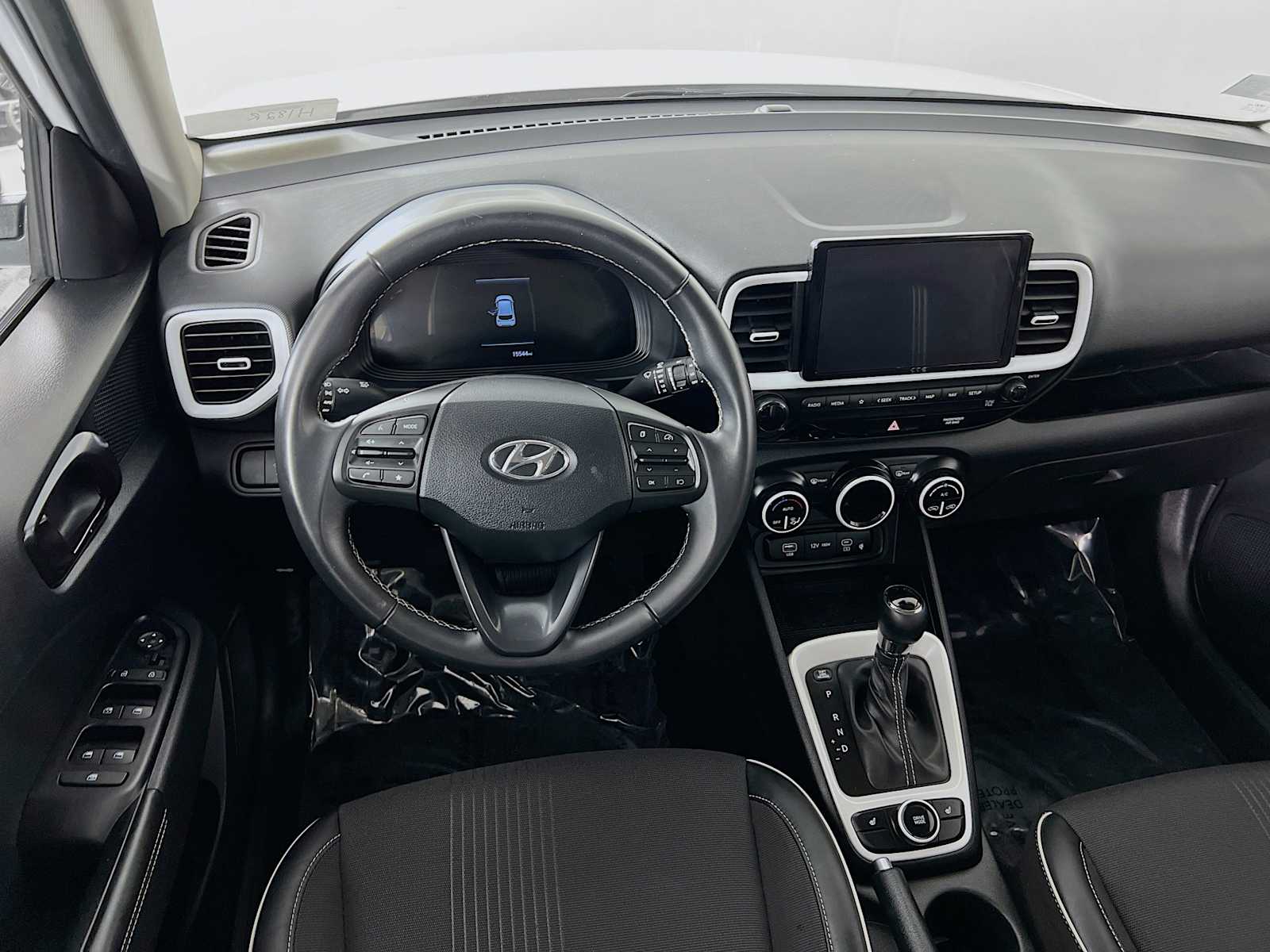 2024 Hyundai Venue Limited - Photo 22