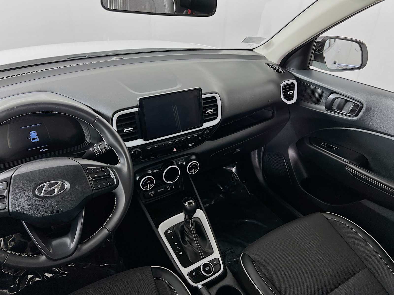 2024 Hyundai Venue Limited - Photo 23