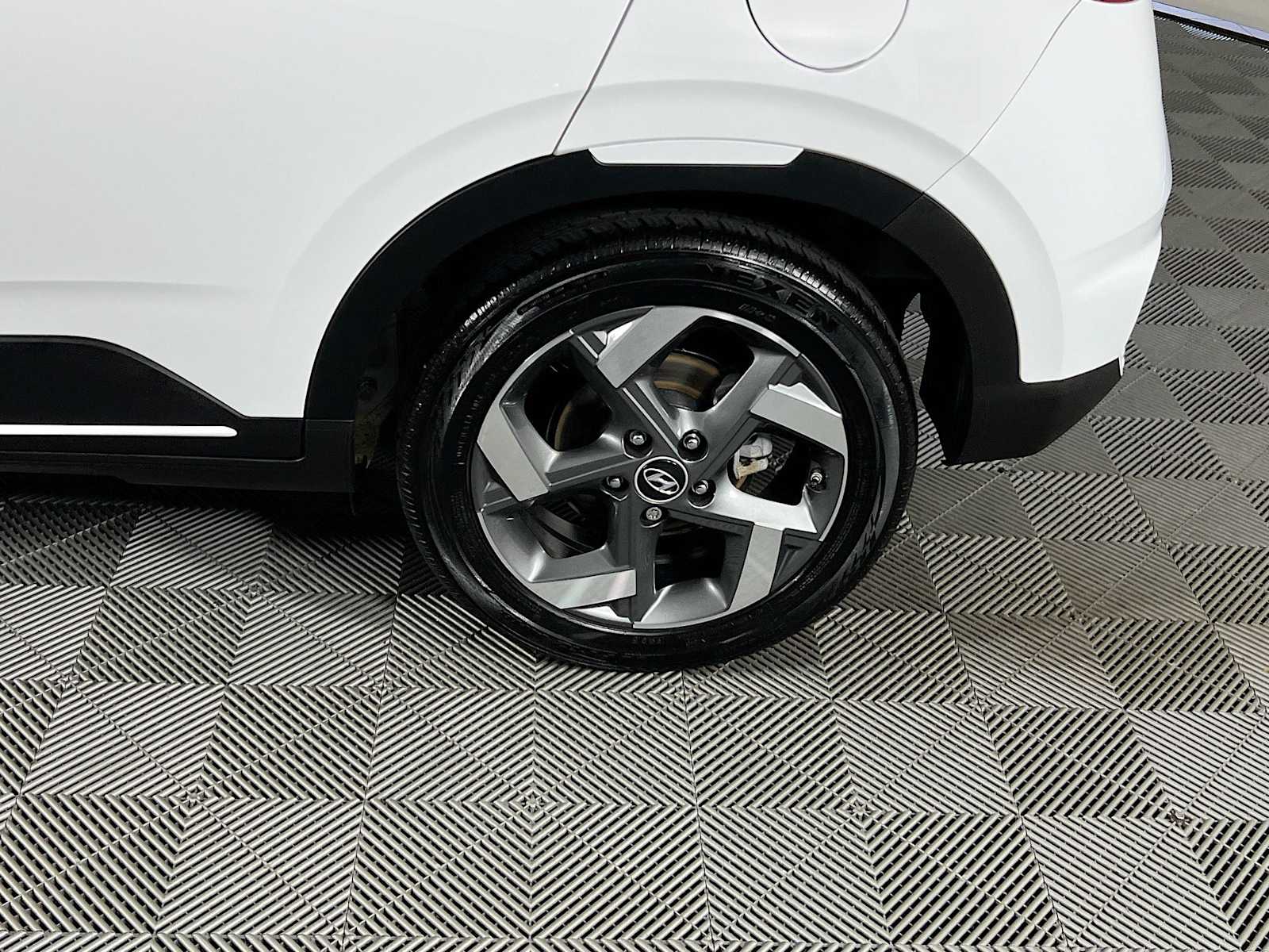 2024 Hyundai Venue Limited - Photo 30