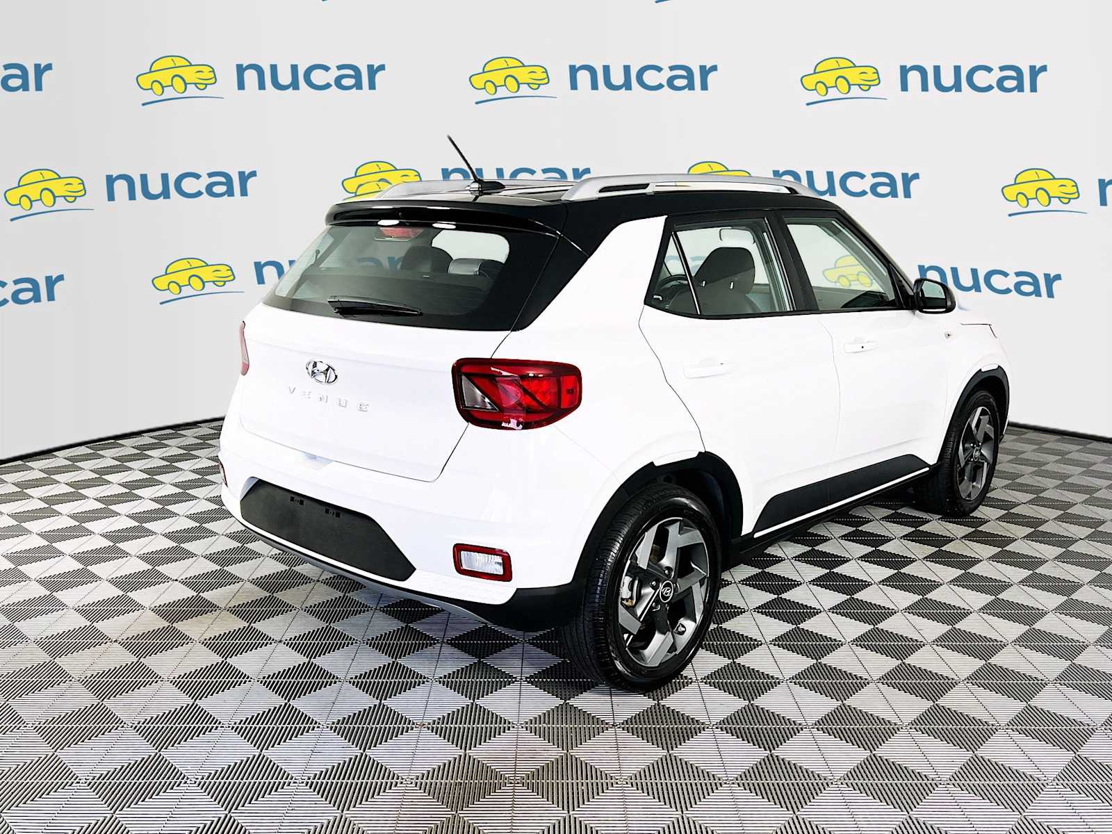 2024 Hyundai Venue Limited - Photo 7