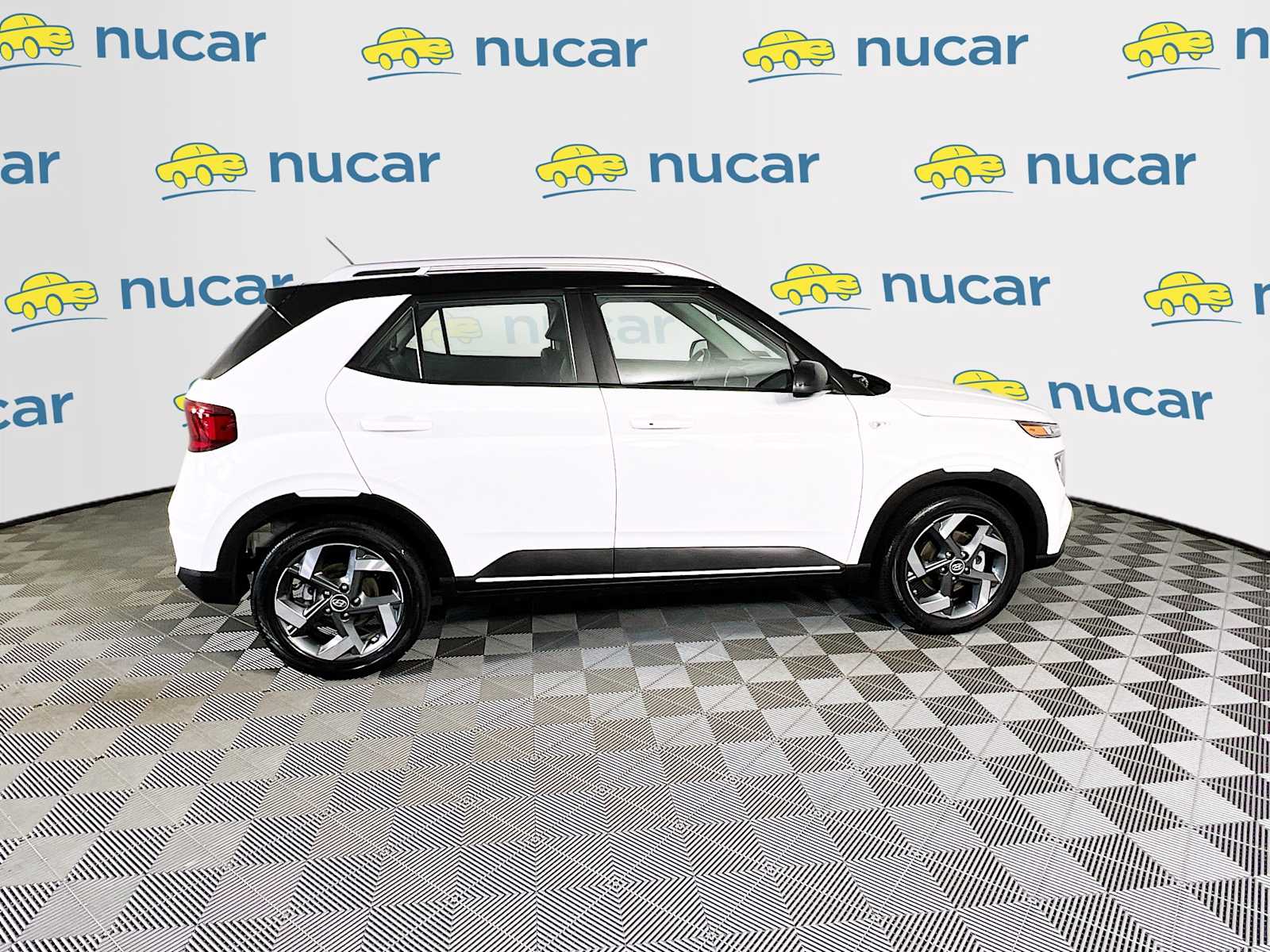 2024 Hyundai Venue Limited - Photo 8