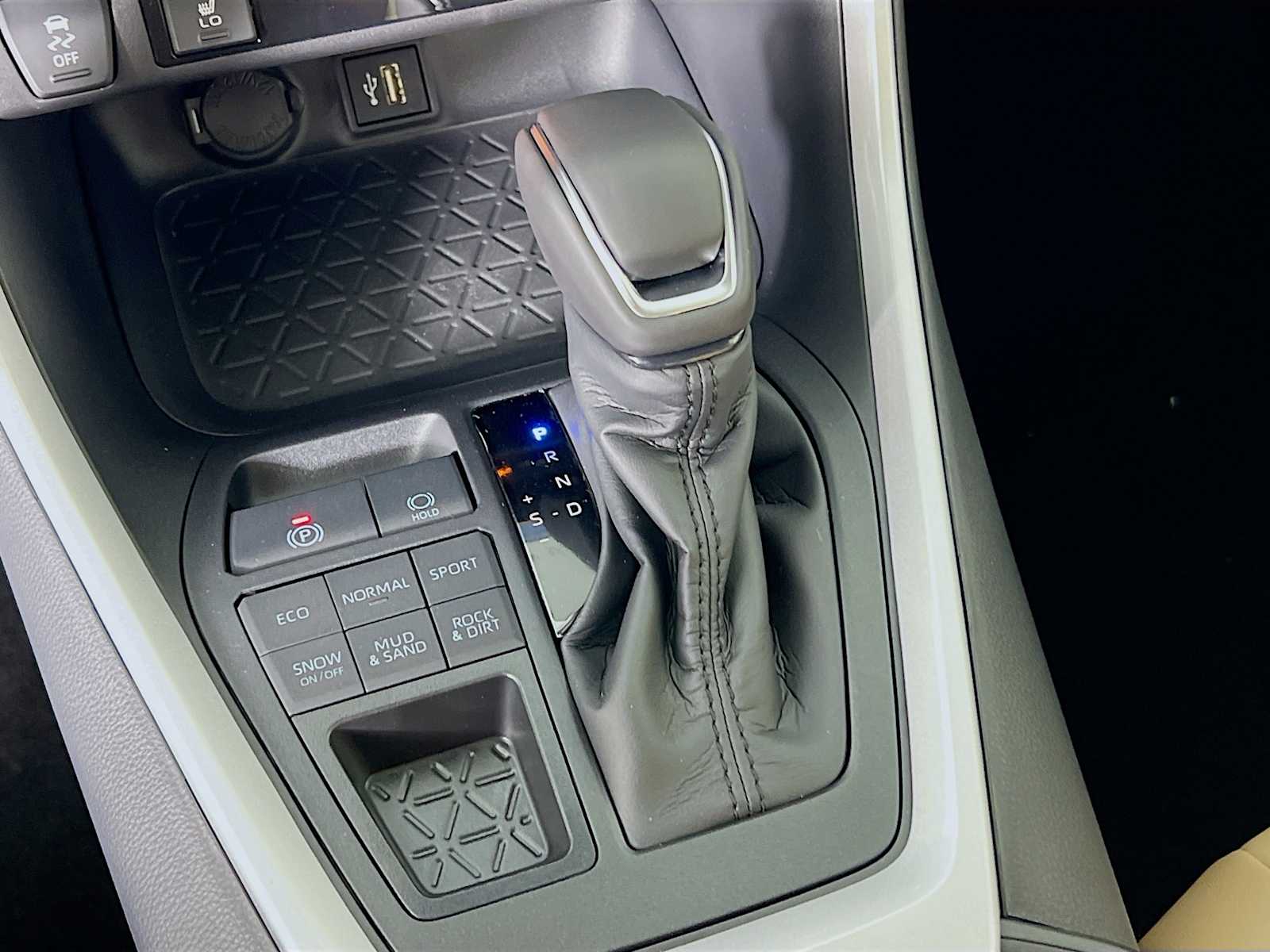 2025 Toyota RAV4 XLE Premium - Photo 11