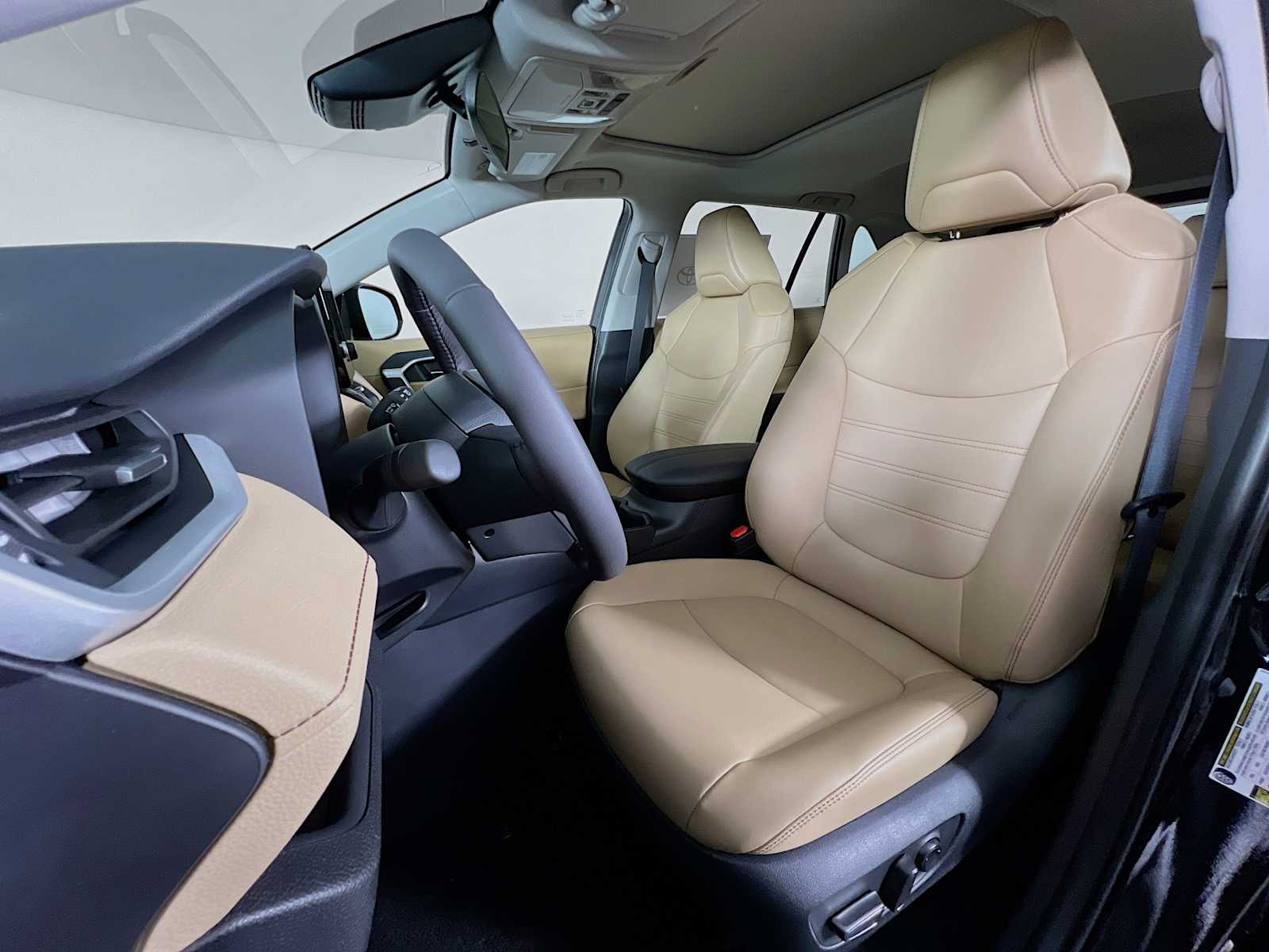 2025 Toyota RAV4 XLE Premium - Photo 12