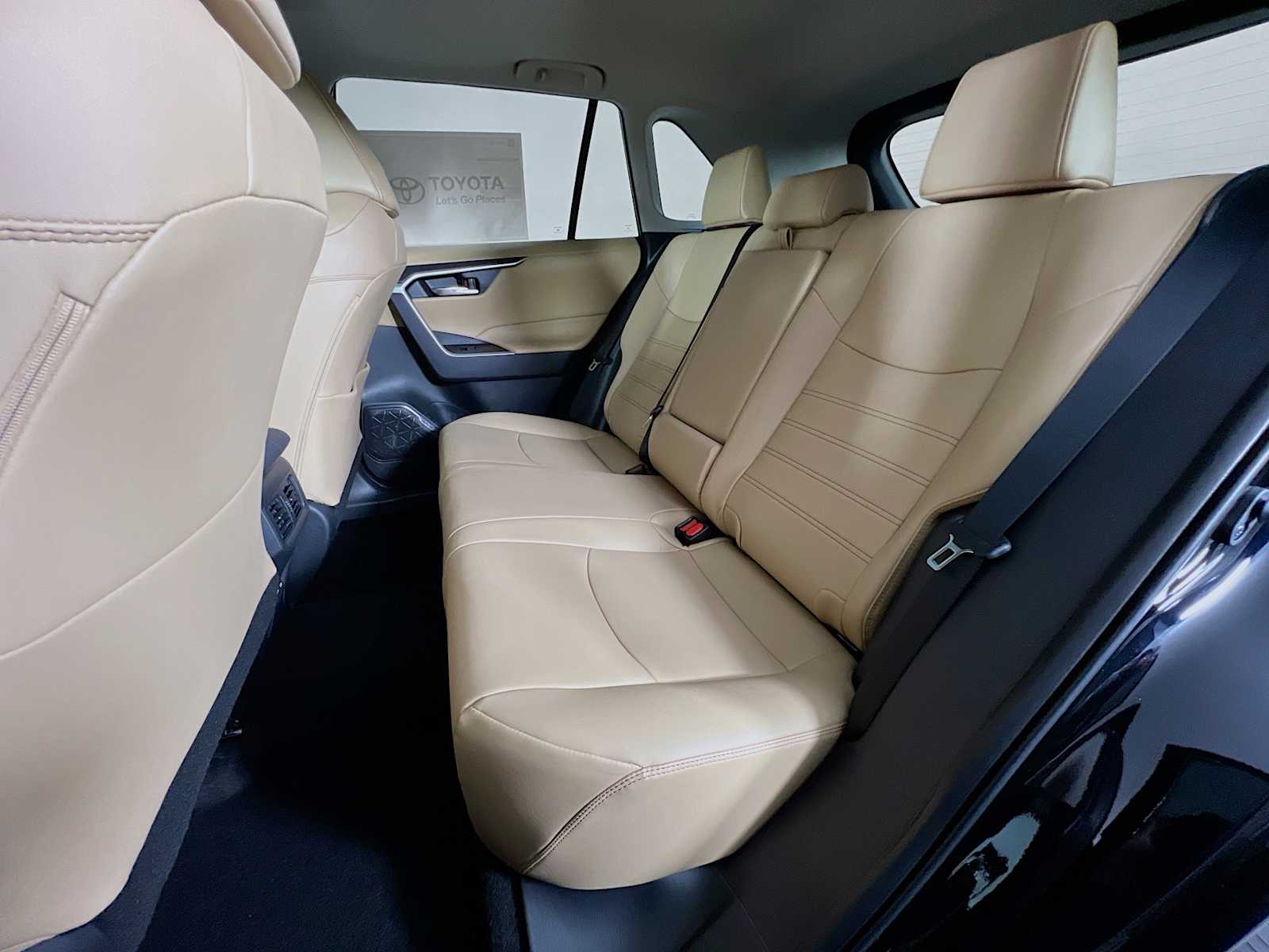 2025 Toyota RAV4 XLE Premium - Photo 13
