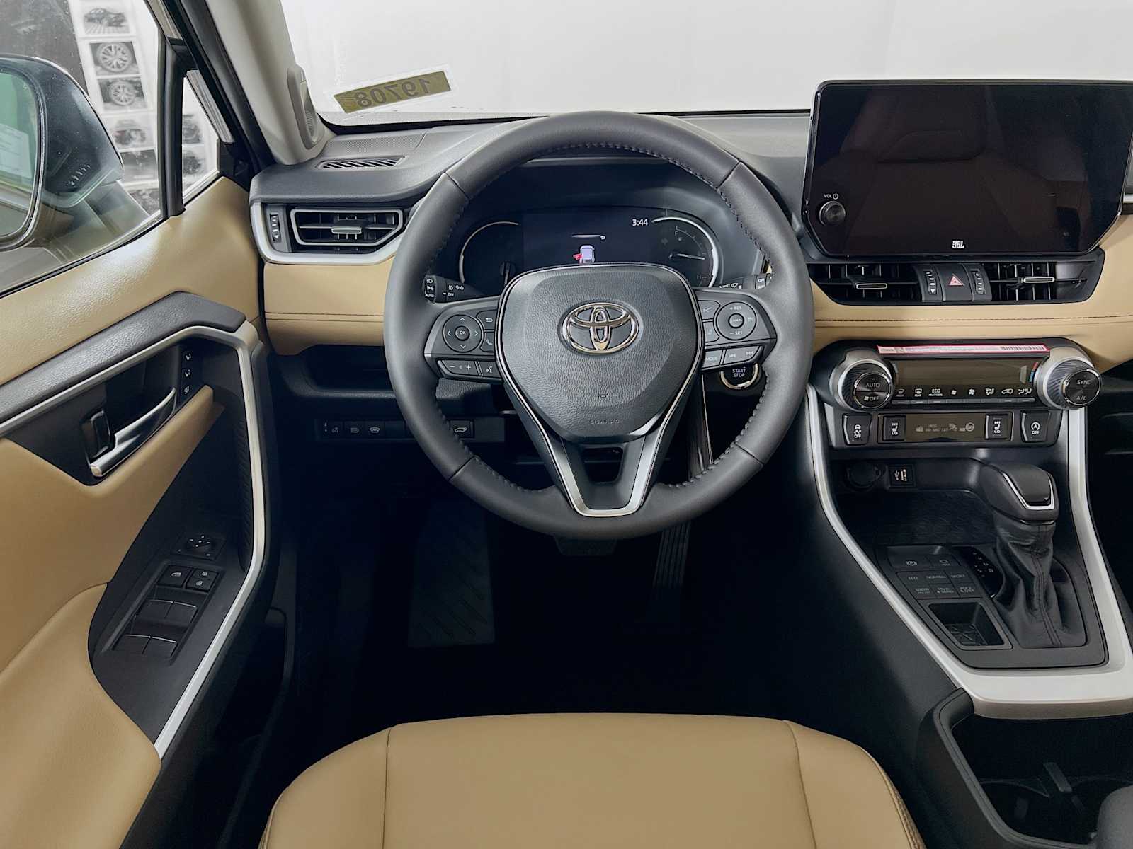 2025 Toyota RAV4 XLE Premium - Photo 15
