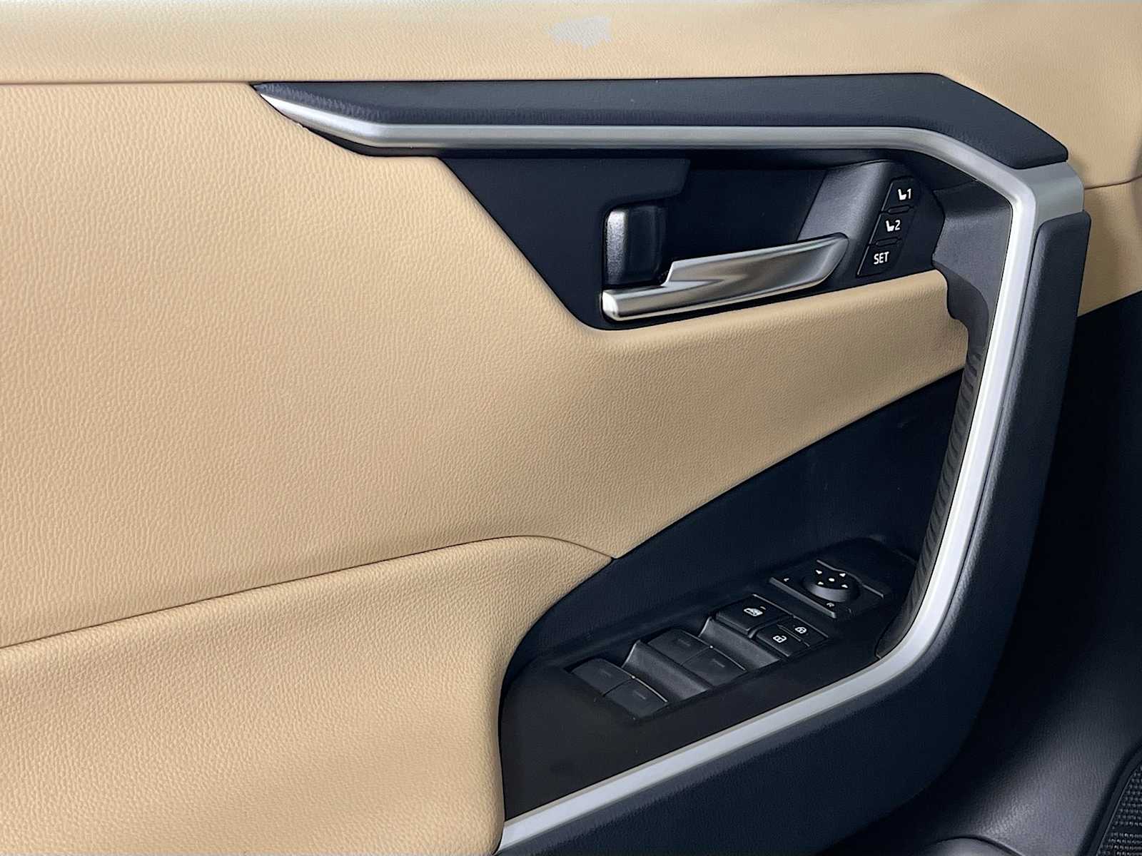 2025 Toyota RAV4 XLE Premium - Photo 16
