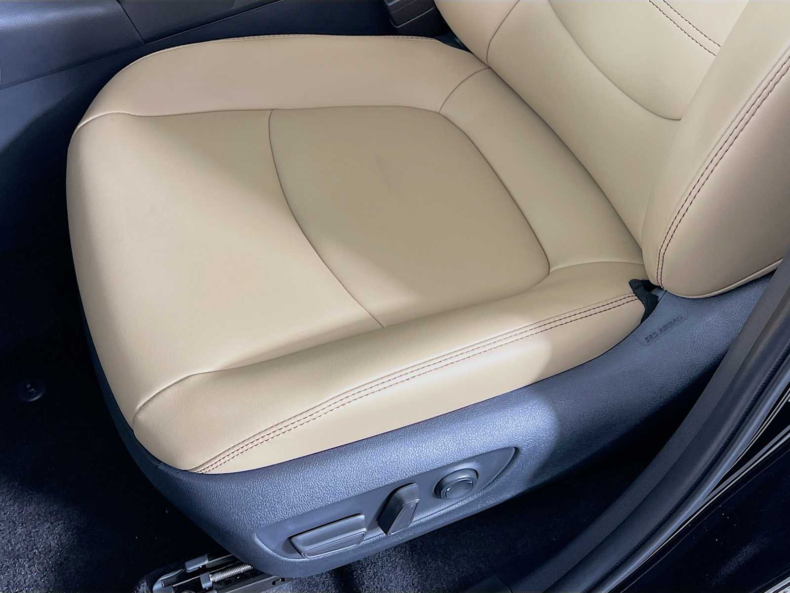 2025 Toyota RAV4 XLE Premium - Photo 17