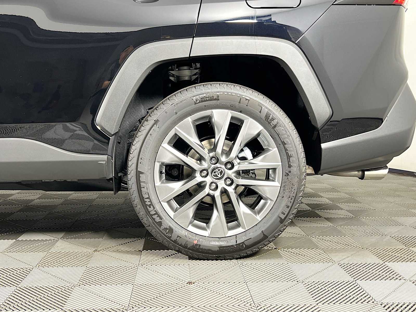 2025 Toyota RAV4 XLE Premium - Photo 19