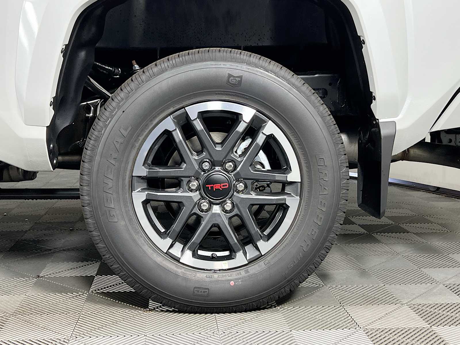 2025 Toyota Tacoma TRD Sport - Photo 18