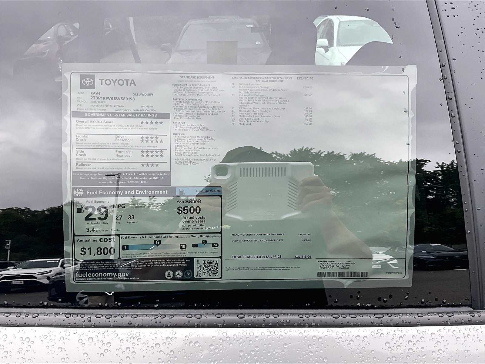 2025 Toyota RAV4 XLE - Photo 18