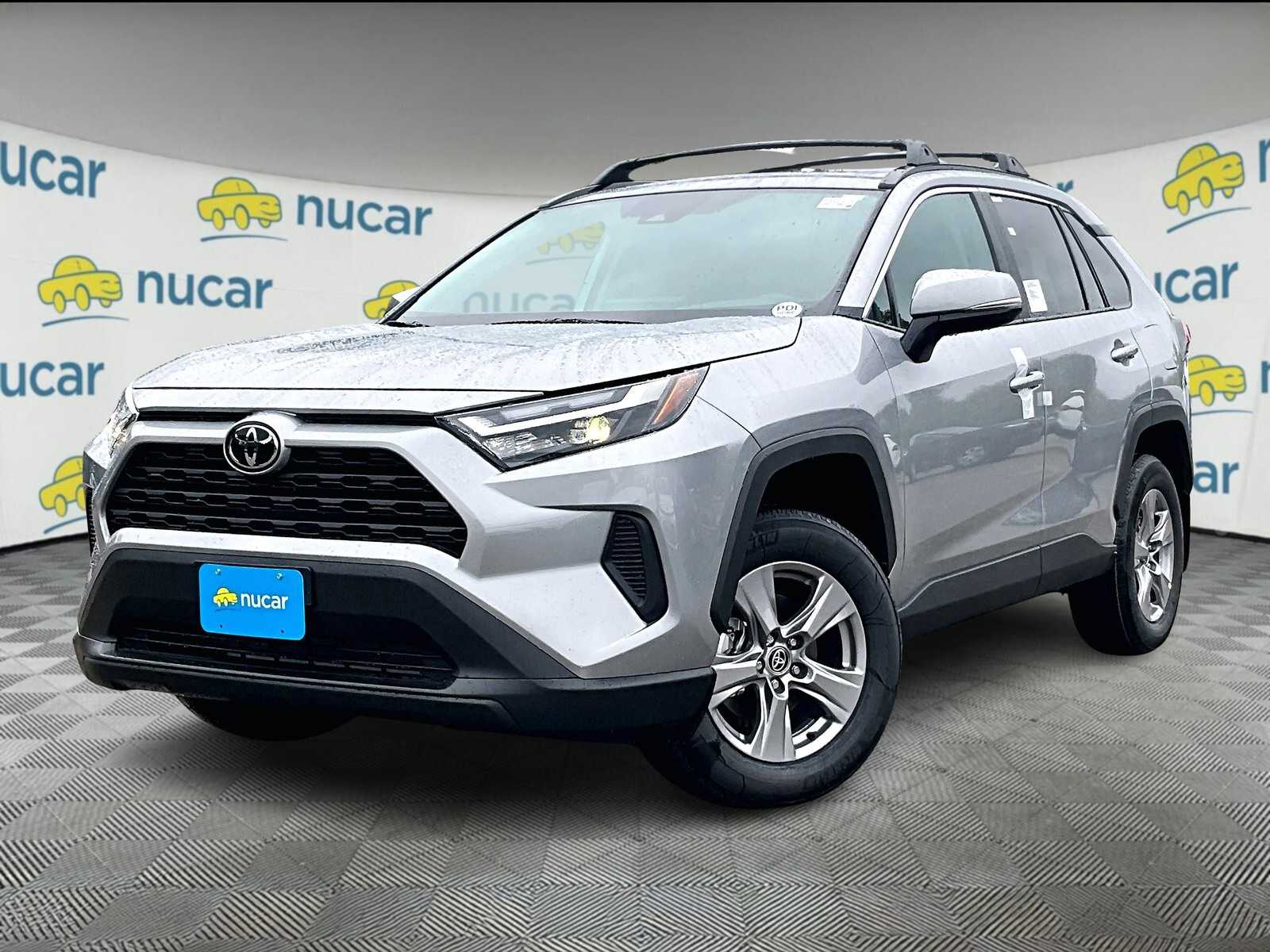 2025 Toyota RAV4 XLE - Photo 4