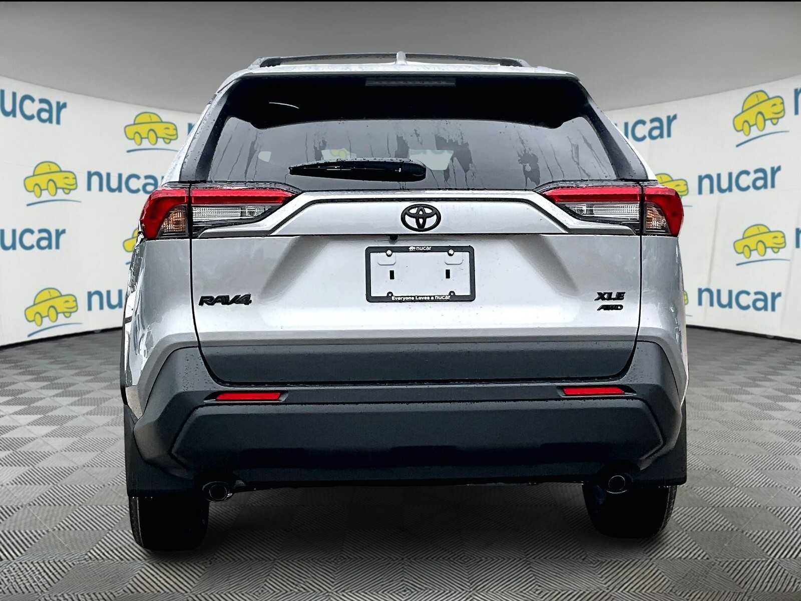 2025 Toyota RAV4 XLE - Photo 6