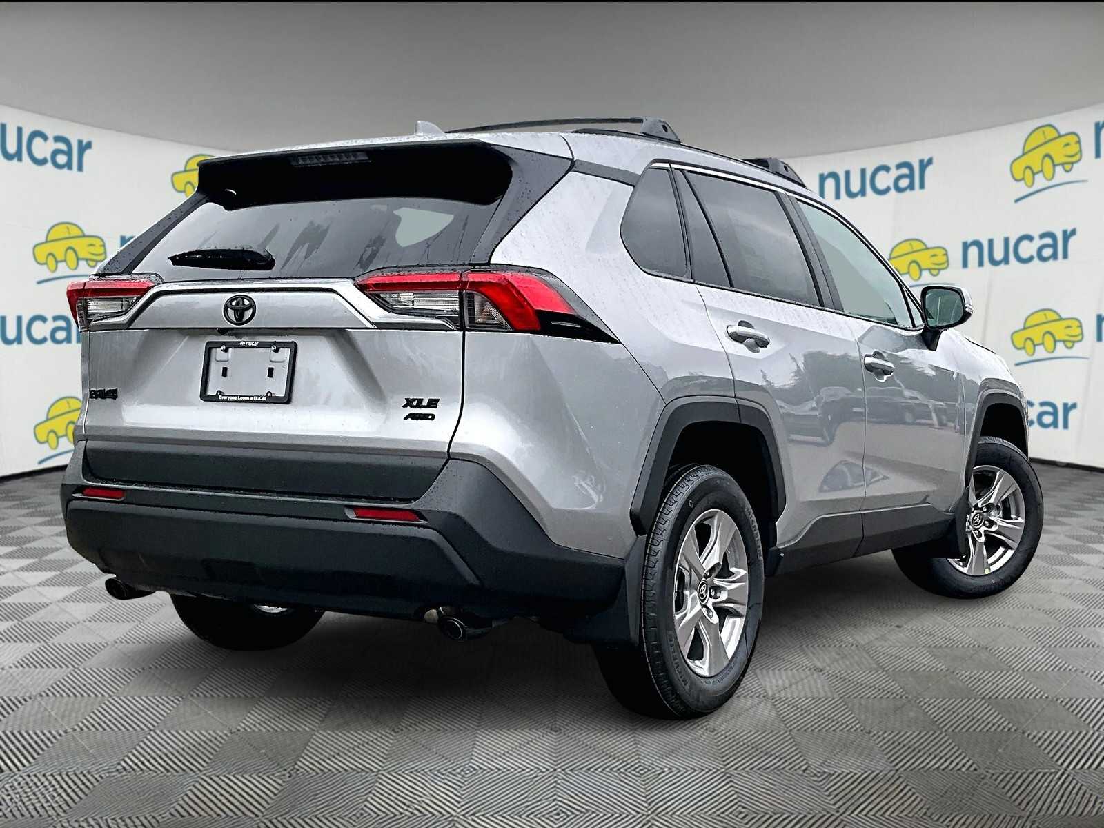 2025 Toyota RAV4 XLE - Photo 7