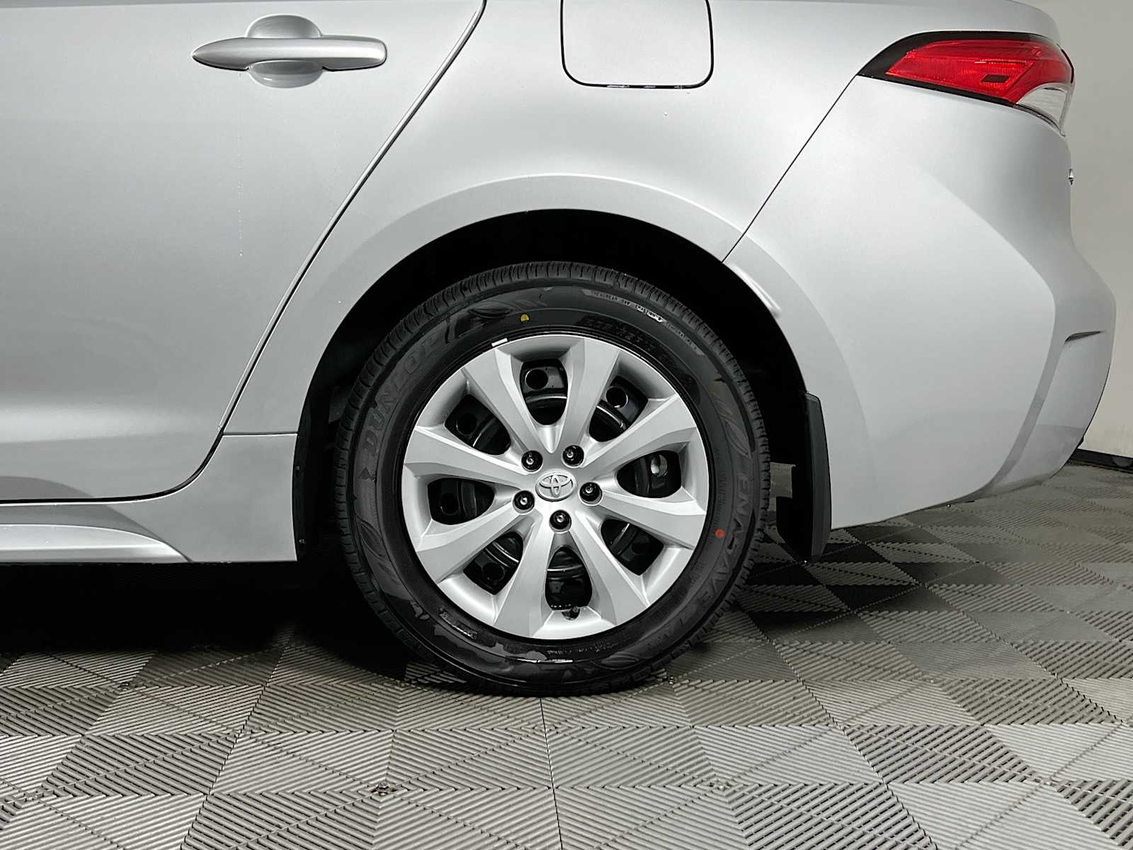2025 Toyota Corolla Hybrid LE - Photo 18