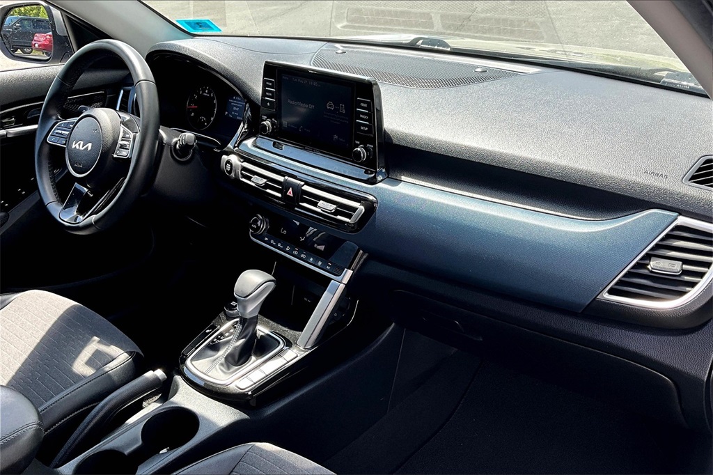 2023 Kia Seltos S - Photo 14