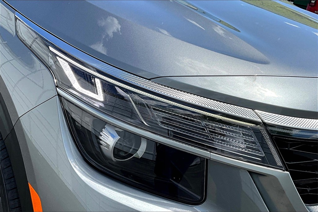 2023 Kia Seltos S - Photo 29