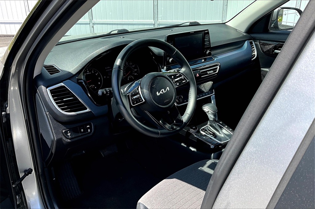 2023 Kia Seltos S - Photo 8