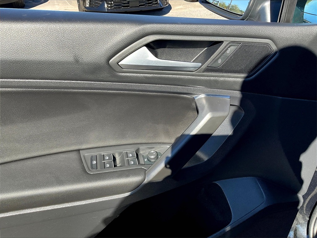 2021 Volkswagen Tiguan 2.0T SE - Photo 37