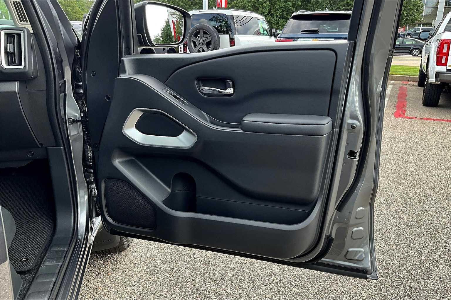 2025 Nissan Frontier SV - Photo 12