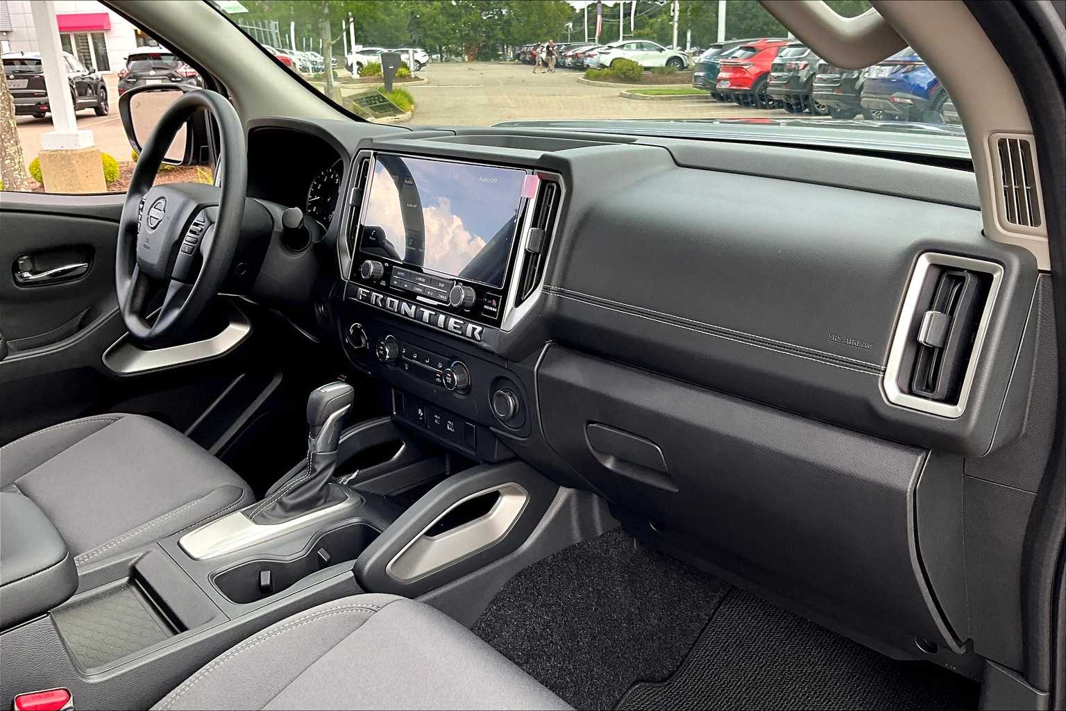 2025 Nissan Frontier SV - Photo 14