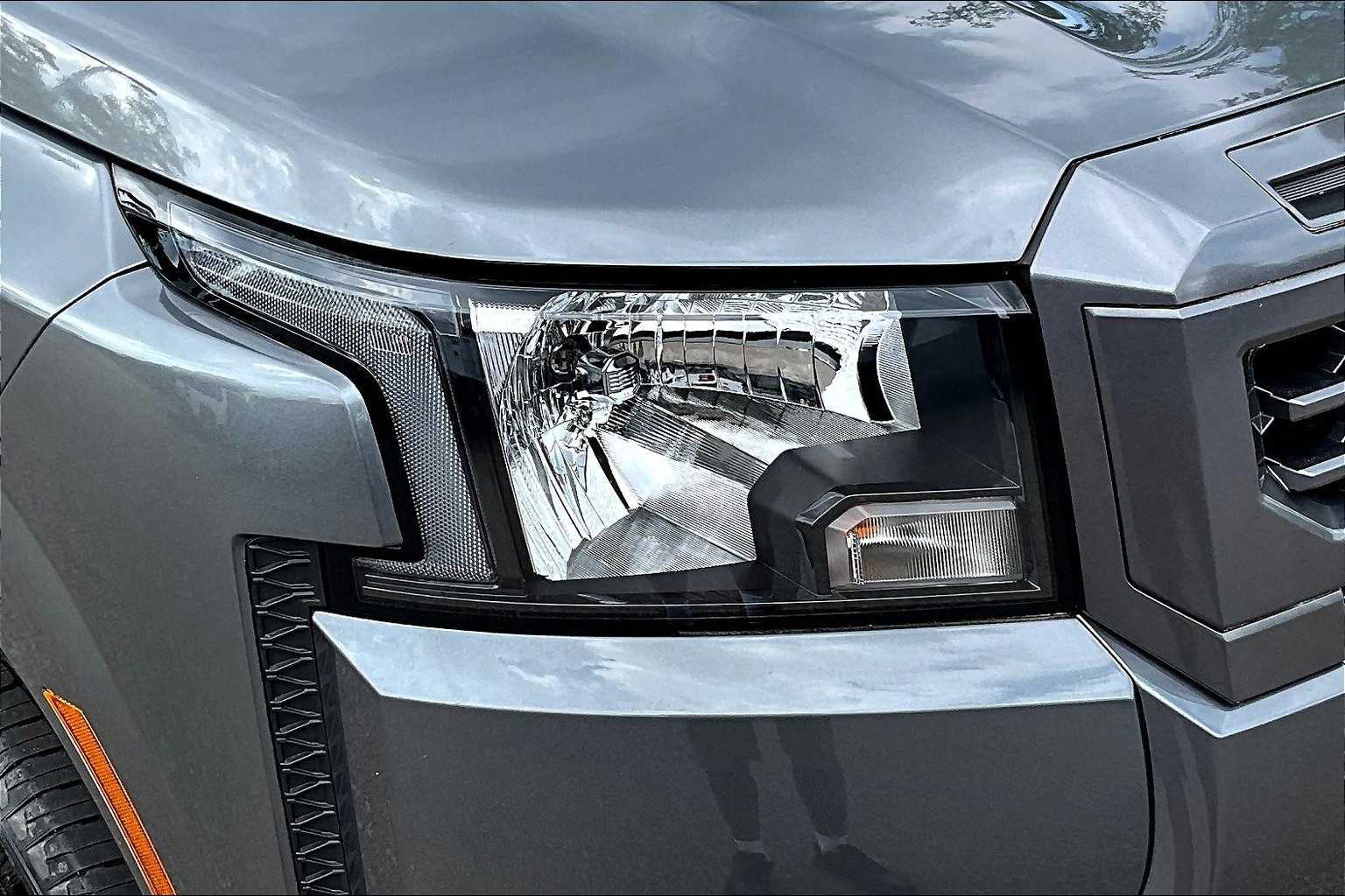 2025 Nissan Frontier SV - Photo 32