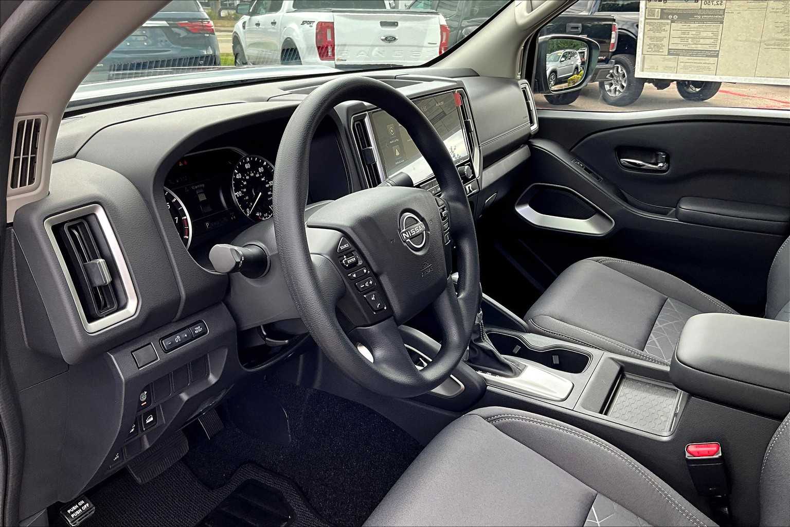 2025 Nissan Frontier SV - Photo 8