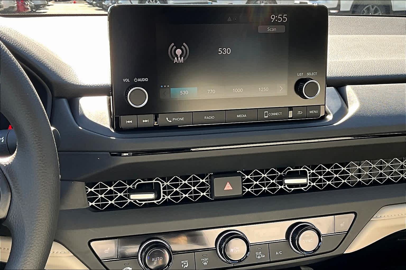 2025 Honda Accord SE - Photo 13