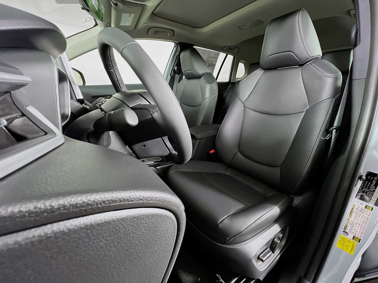 2026 Toyota Corolla Cross XLE - Photo 12