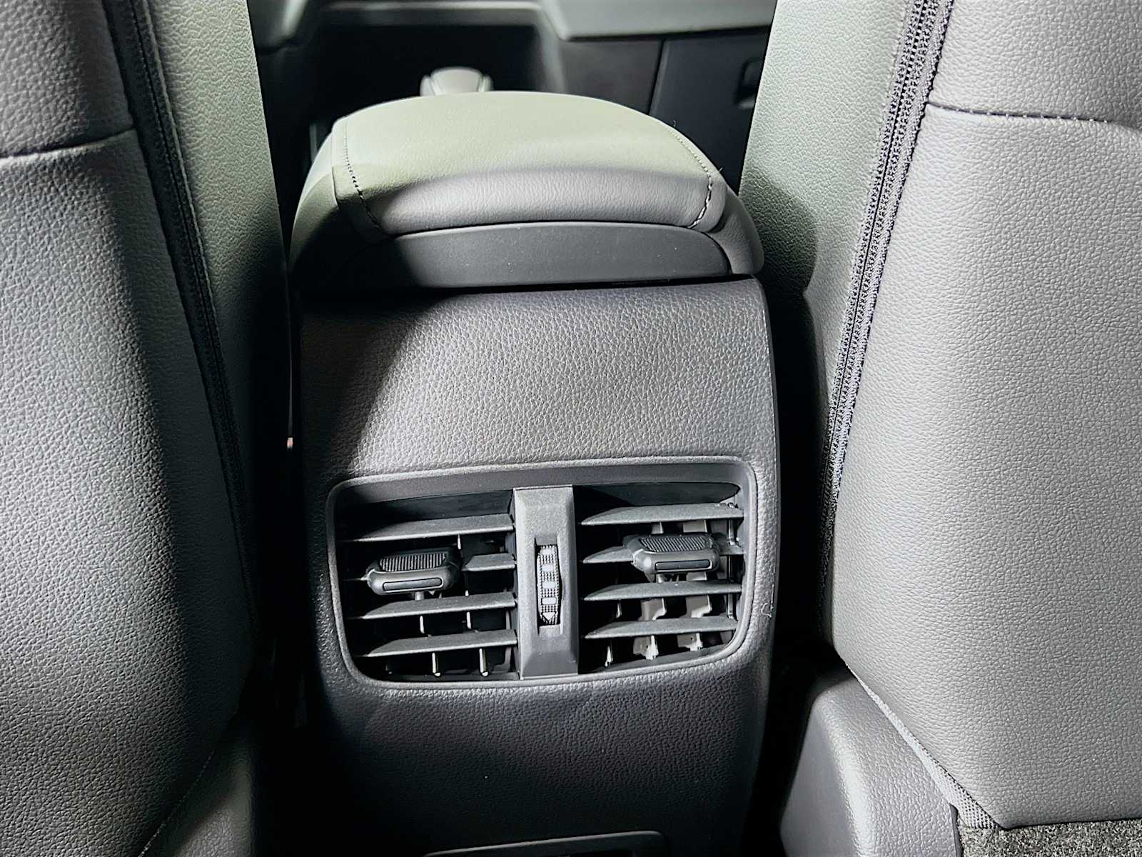 2026 Toyota Corolla Cross XLE - Photo 14