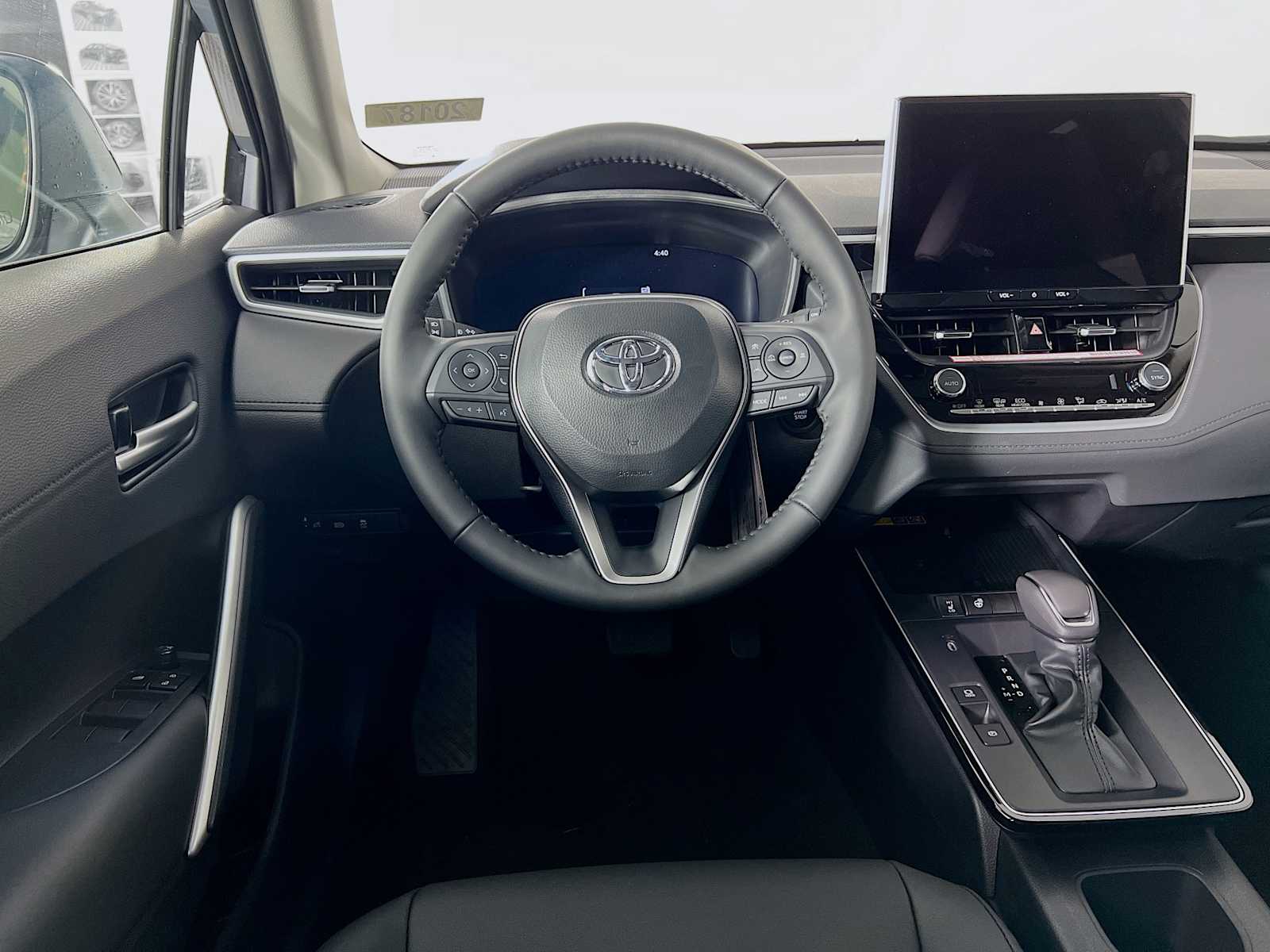 2026 Toyota Corolla Cross XLE - Photo 15