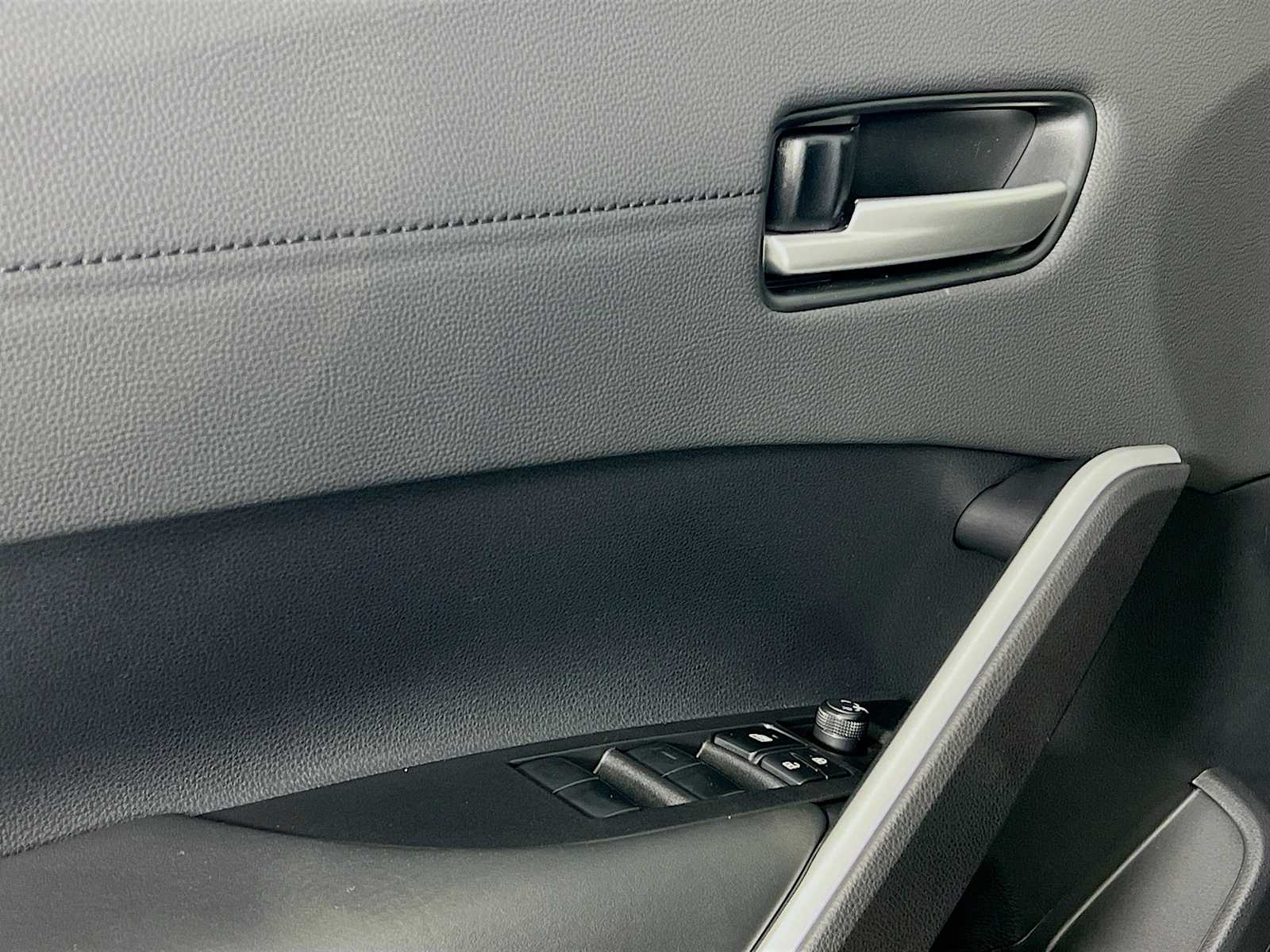 2026 Toyota Corolla Cross XLE - Photo 16