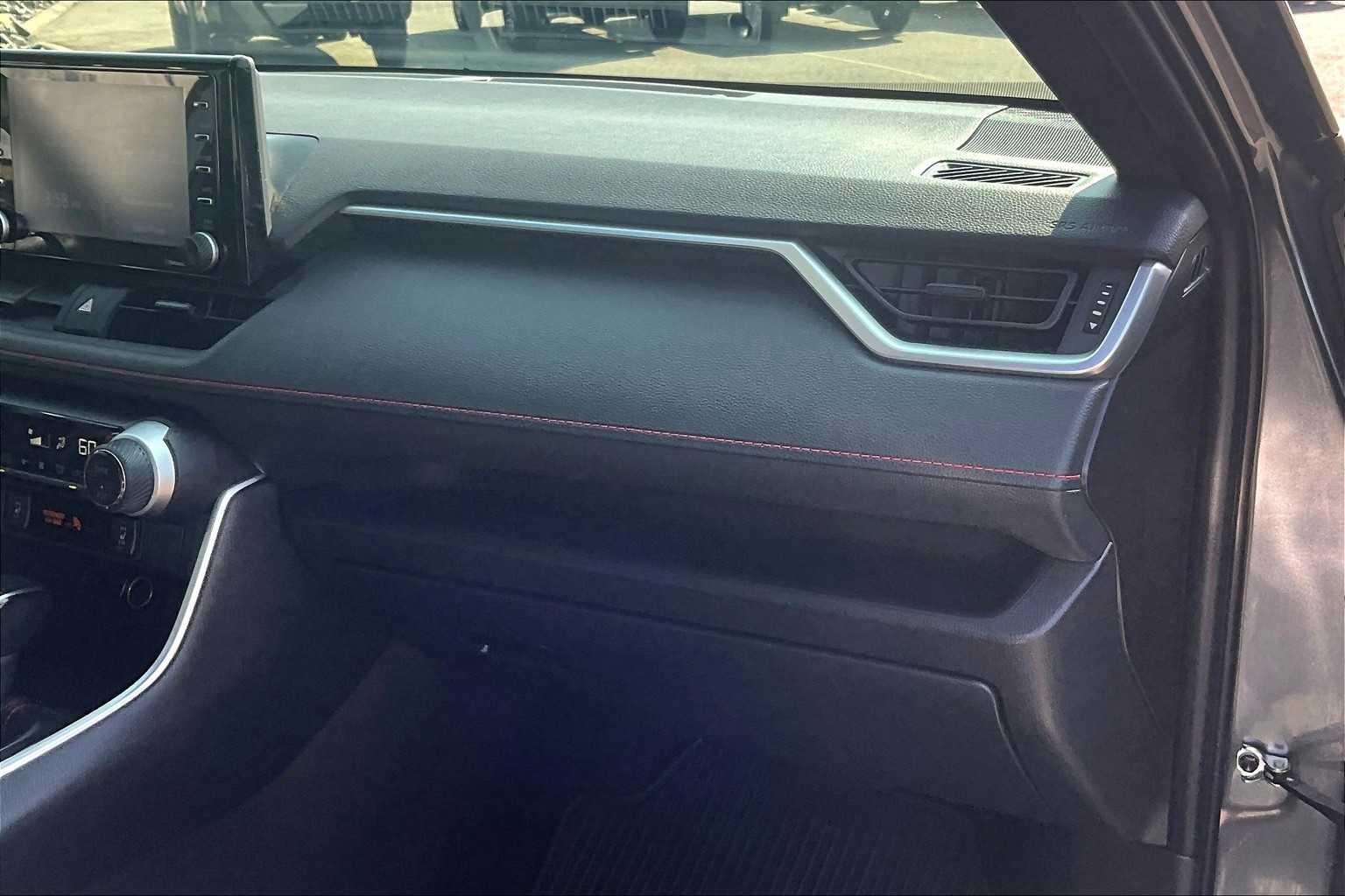 2021 Toyota RAV4 Prime SE - Photo 13