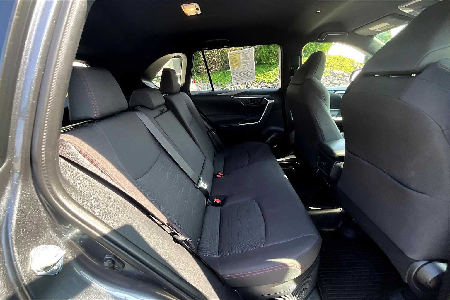 2021 Toyota RAV4 Prime SE - Photo 16