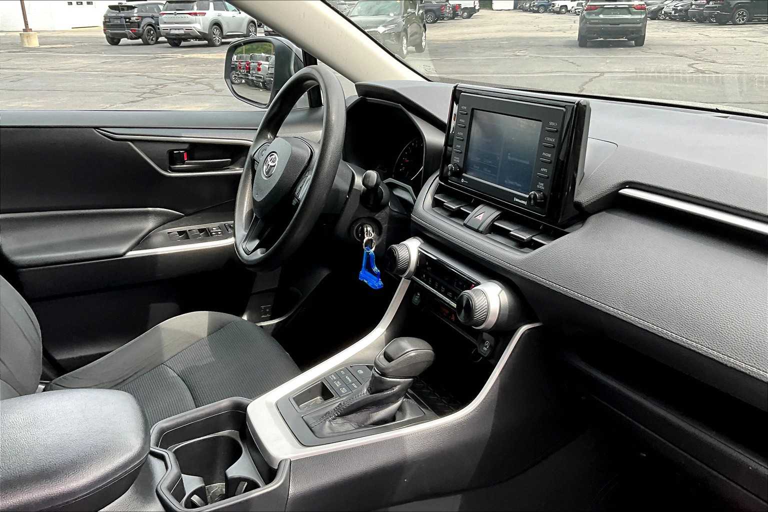 2021 Toyota RAV4 LE - Photo 21