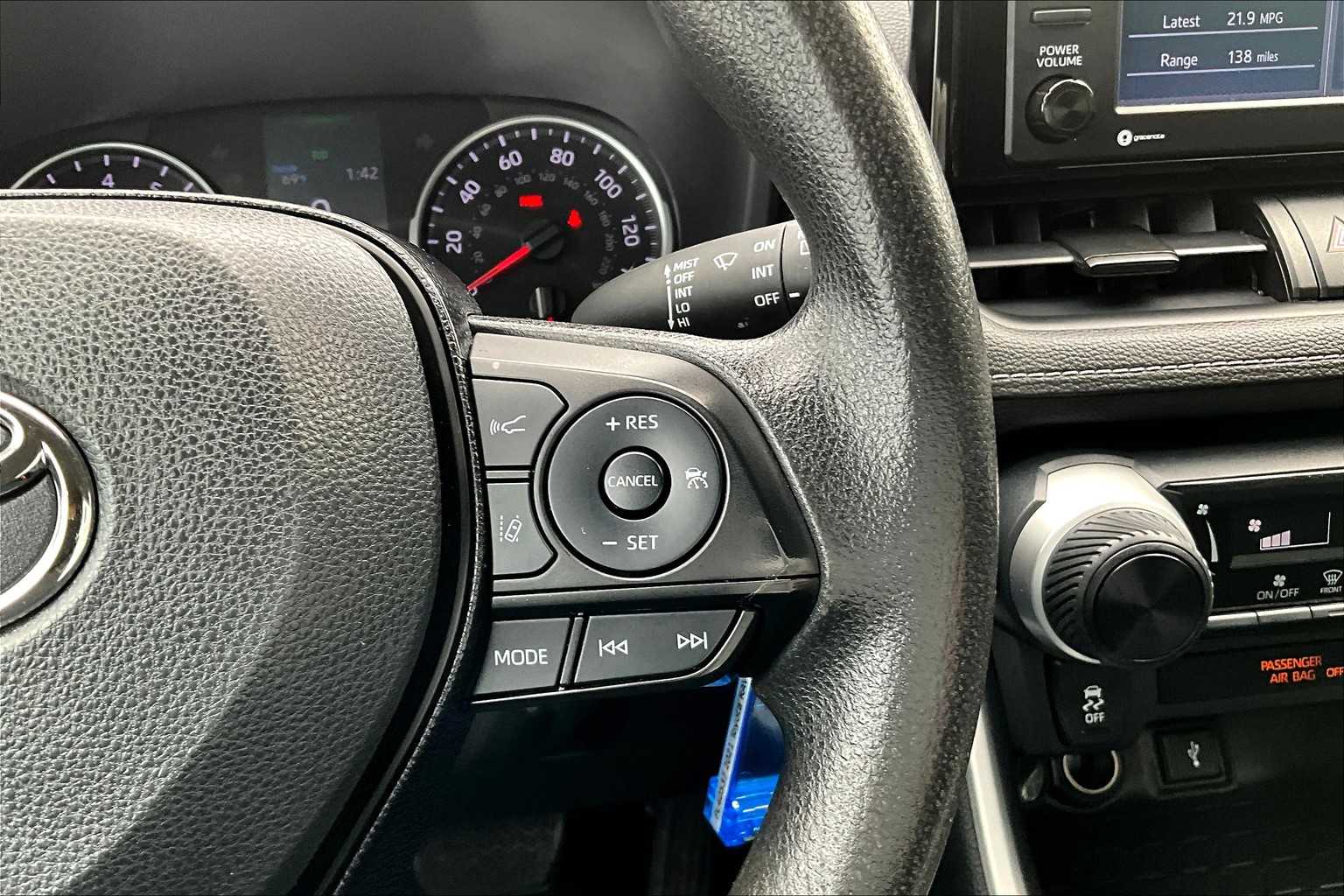 2021 Toyota RAV4 LE - Photo 24