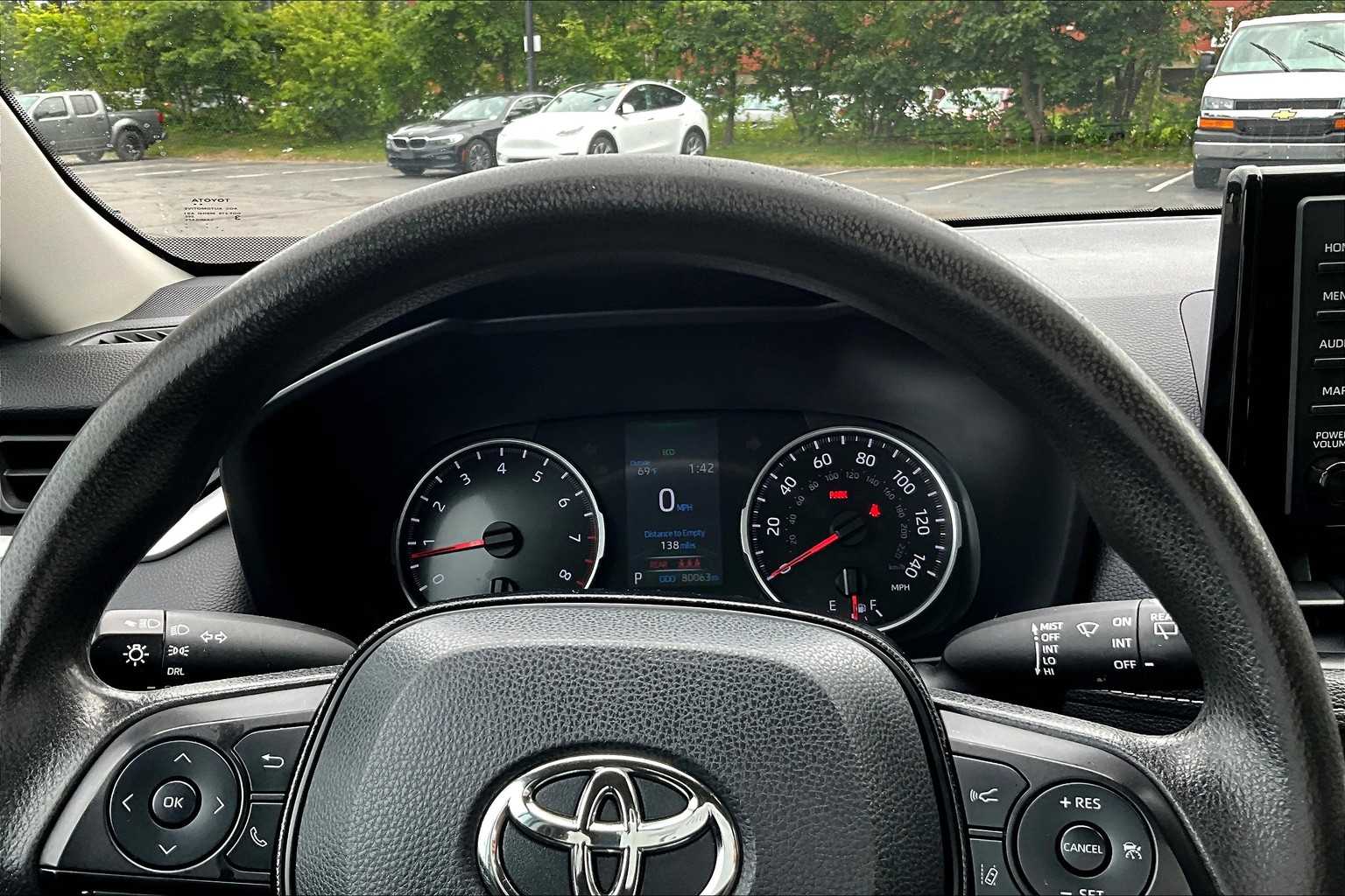2021 Toyota RAV4 LE - Photo 25