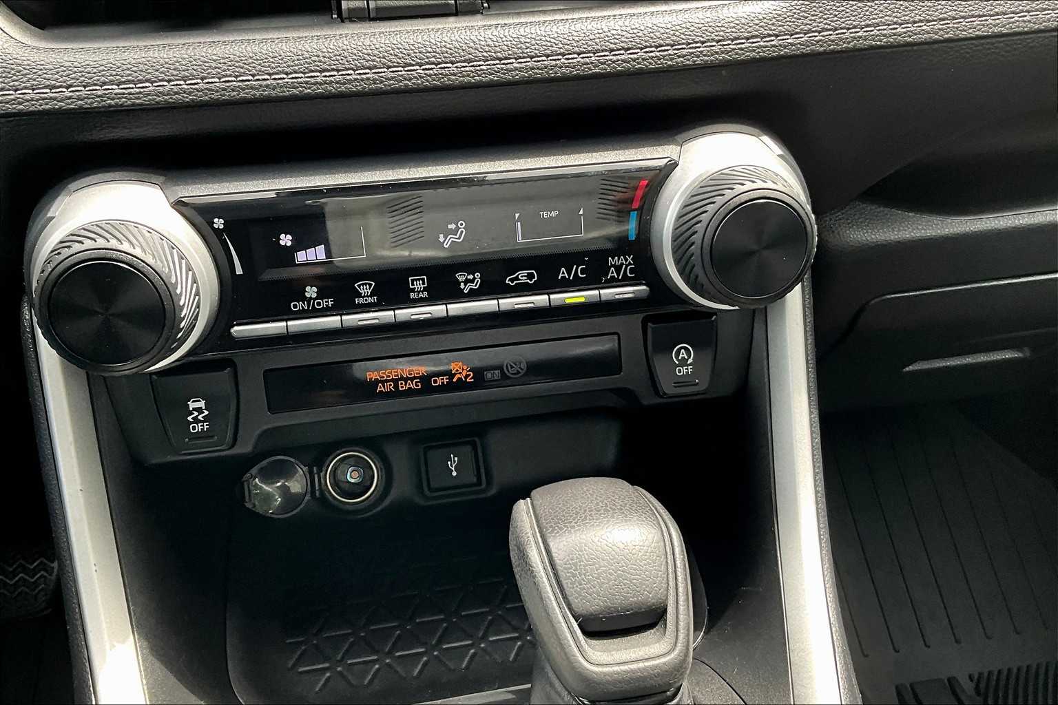 2021 Toyota RAV4 LE - Photo 26