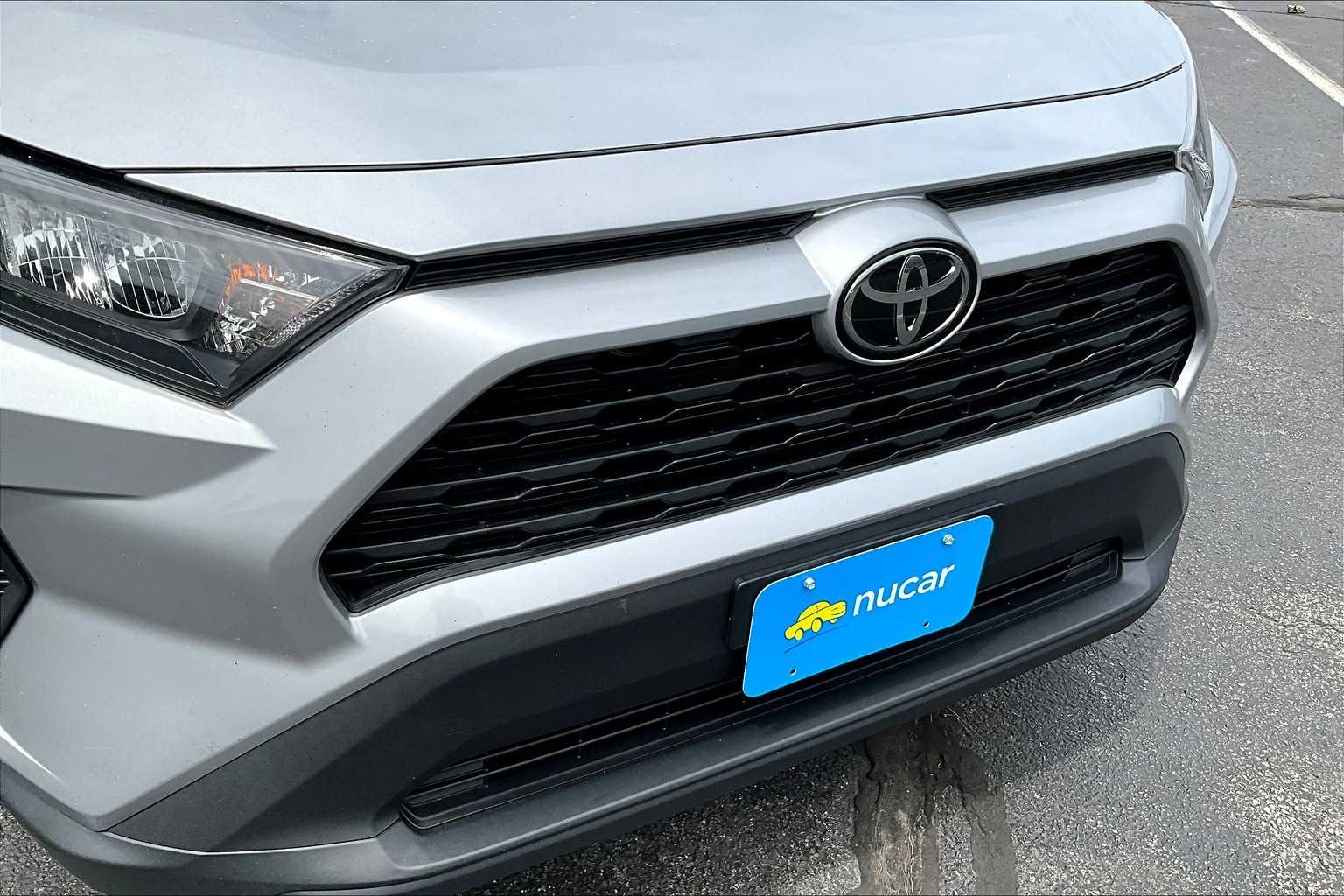 2021 Toyota RAV4 LE - Photo 30