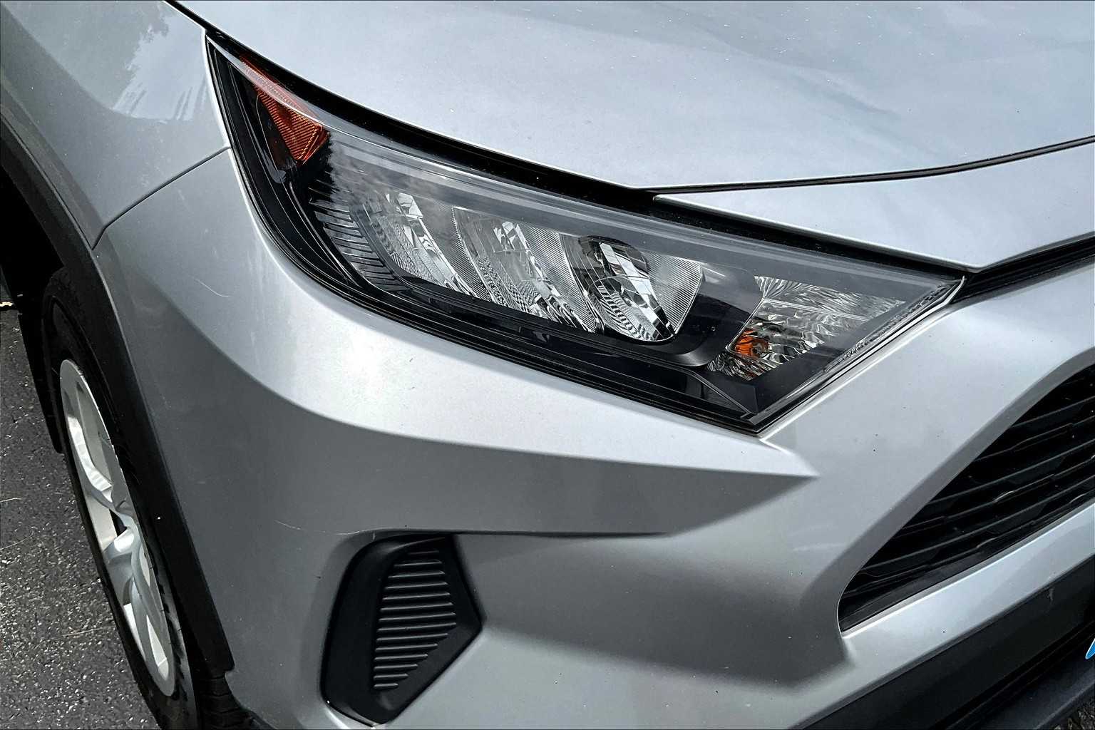 2021 Toyota RAV4 LE - Photo 31