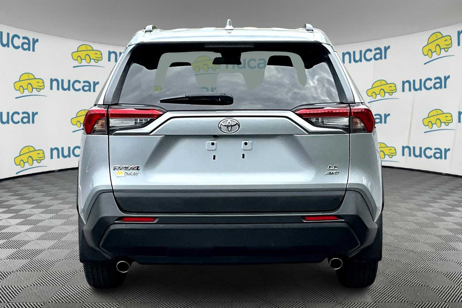 2021 Toyota RAV4 LE - Photo 5