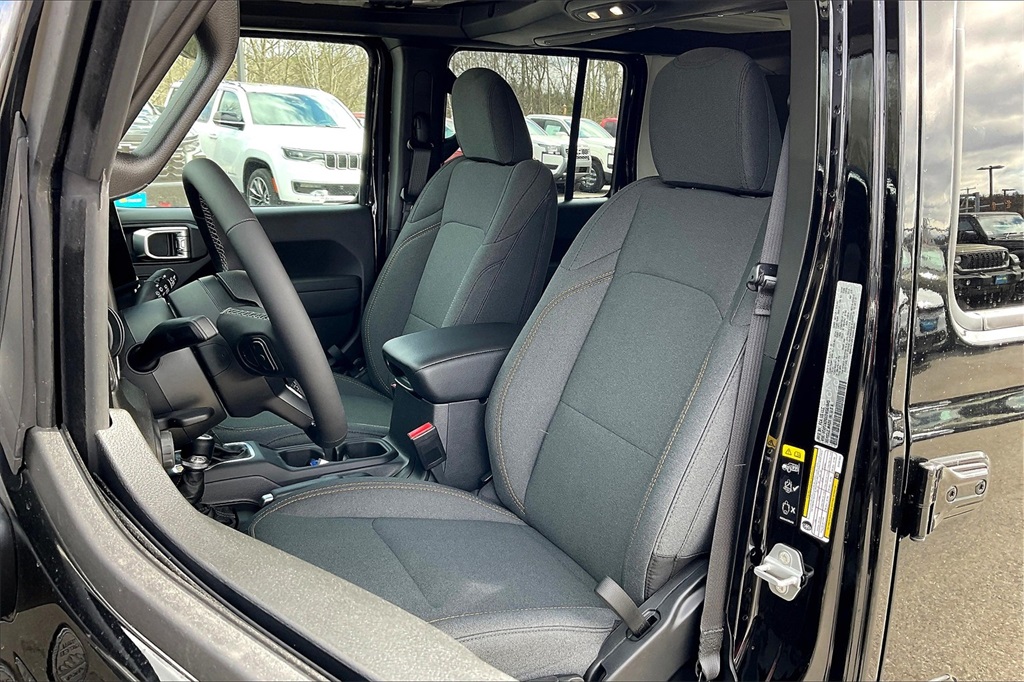 2025 Jeep Wrangler Willys - Photo 11